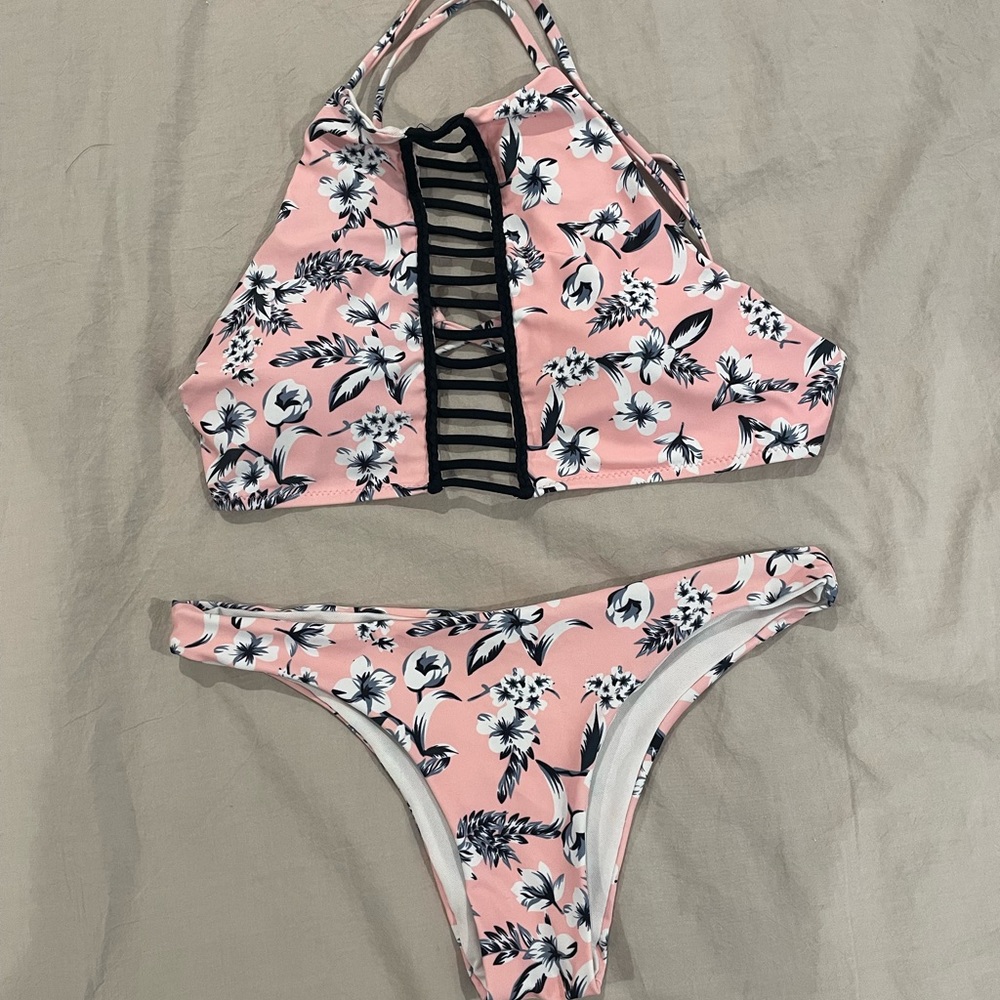 CUPSHE bikini